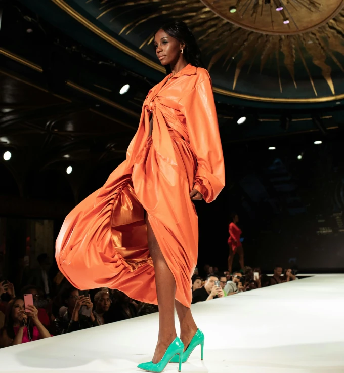 Woman Haute Couture-Week